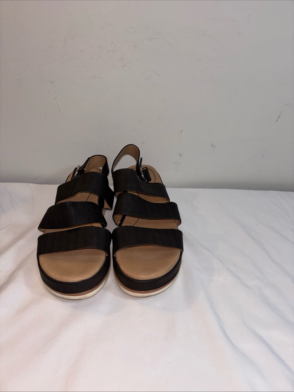 Dr Scholls Women’s Black Strappy Platform Sandals. 7/4